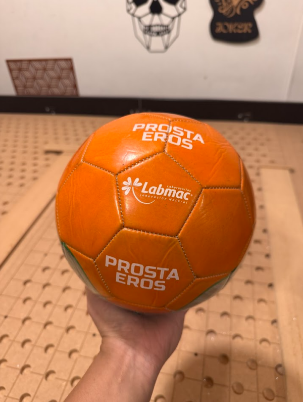 Balón de fútbol de farmacia en Cuenca, edición promocional en perfecto estado.